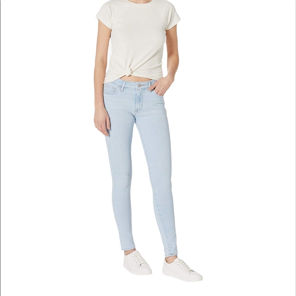 Levi’s Light Wash 711 Skinny Jeans Size 34